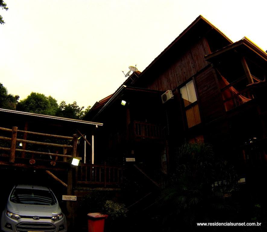 Residencial Sunset Aparthotel บอมบินญัส ภายนอก รูปภาพ