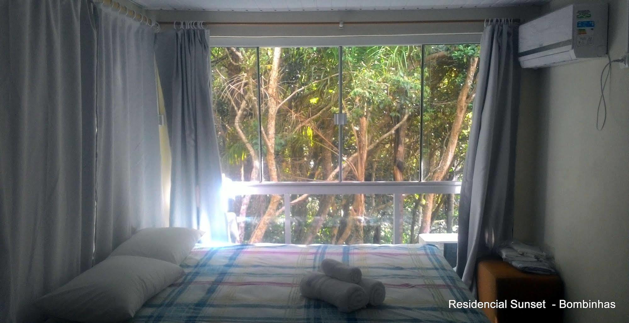 Residencial Sunset Aparthotel บอมบินญัส ภายนอก รูปภาพ