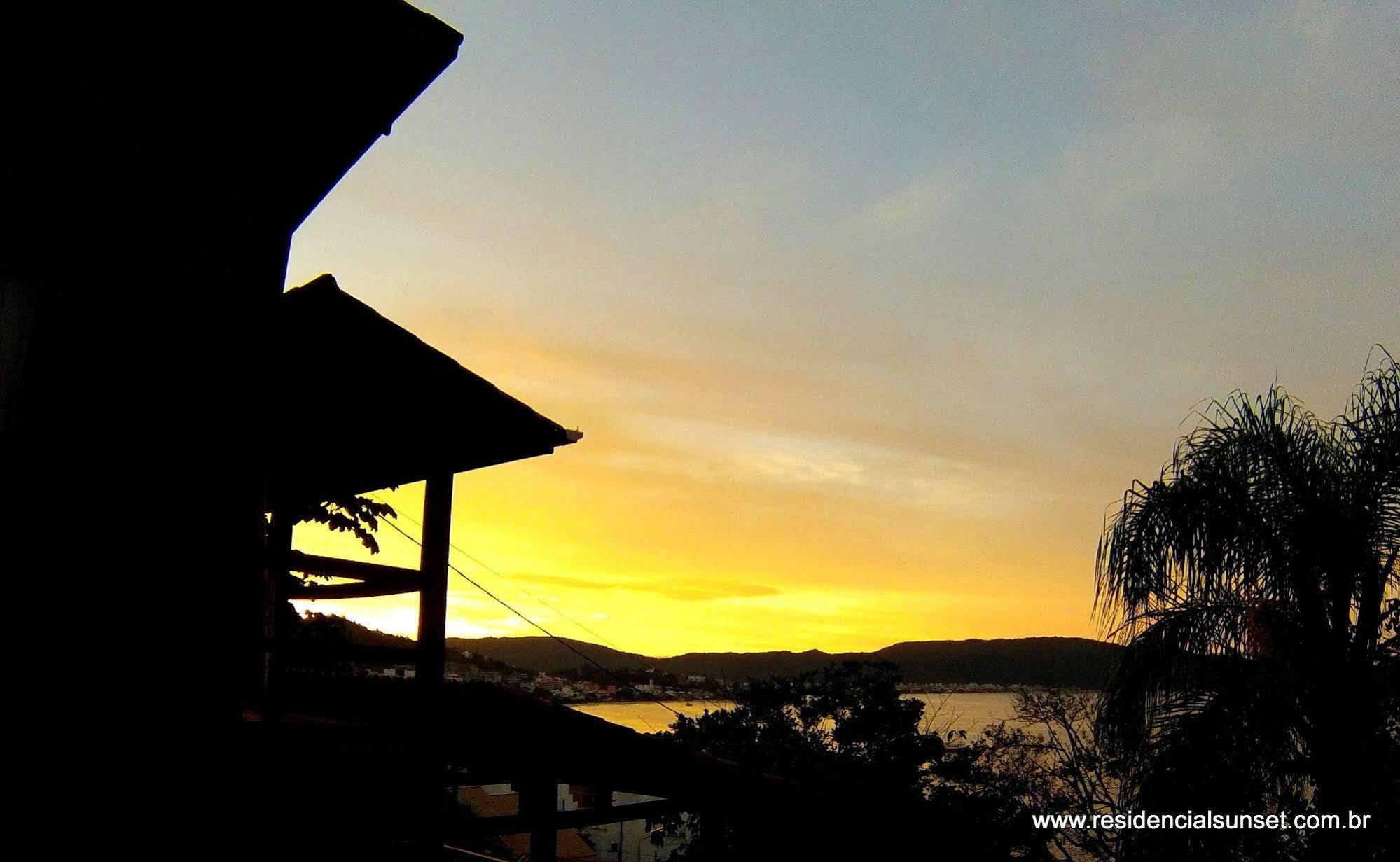 Residencial Sunset Aparthotel บอมบินญัส ภายนอก รูปภาพ